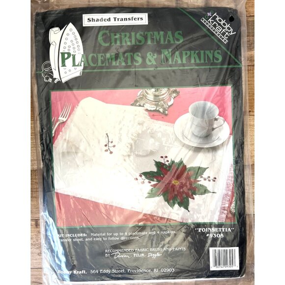 Christmas Poinsettia Placemat & Napkin Set With Decorative Shaded Transfer kit - Picture 1 of 2